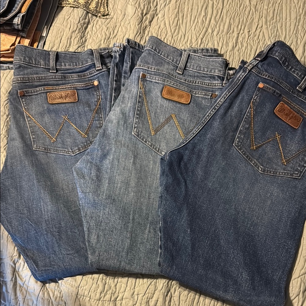 Wrangler Classic Blue Jeans with Leather Patch